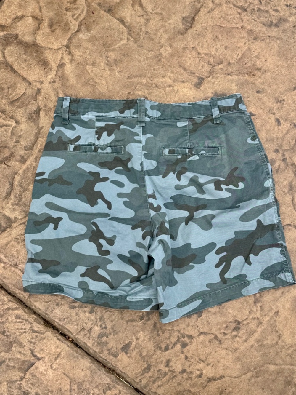 Gap camo shorts - Picture 2 of 3